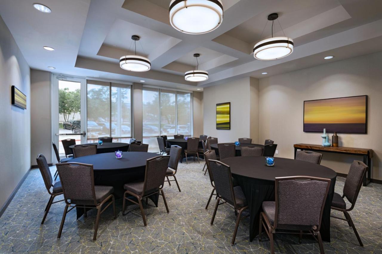 Hotel By Marriott Austin Southwest 3*